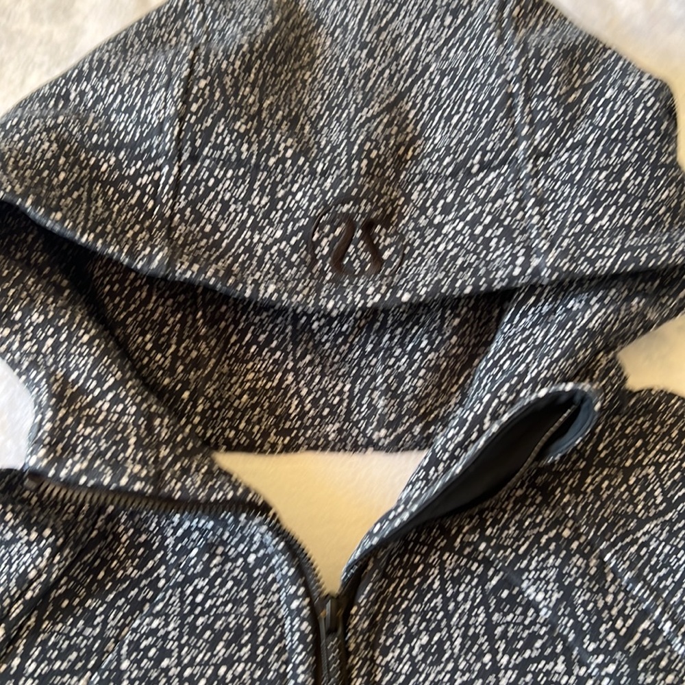 Lululemon Night View Black White Polka Dot Athletic Workout Scuba Hoodie Size 6 - Picture 14 of 15
